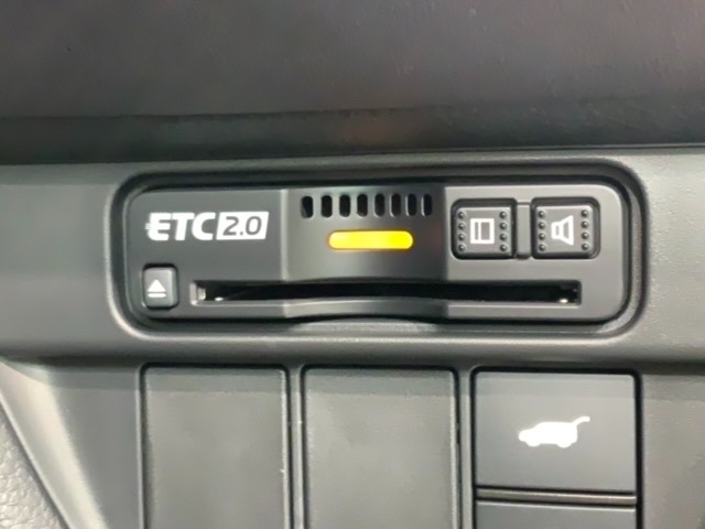 いまや快適なカーライフに欠かせないETCが付いています。