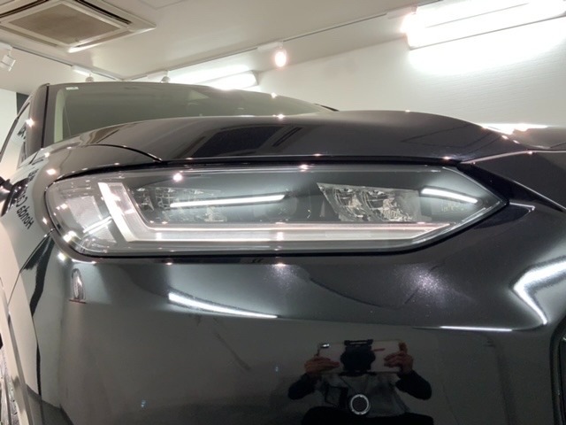 LEDヘッドライトは、点灯の瞬間から最大光量を発揮し、突然暗くなるトンネルなどでの安定感を高めます。