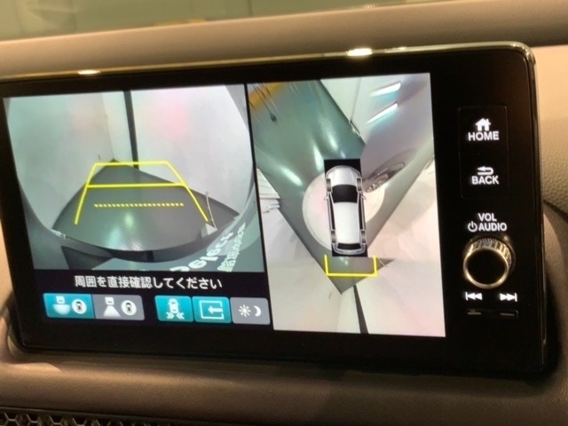 全方位モニターがついています！　車の周囲を360°安全確認できるので、普段の駐車はもちろんの事、縦列駐車や幅寄せの際にも活躍してくれますよ。
