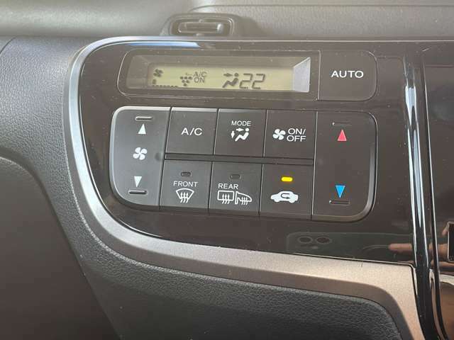 オートエアコンで車内はいつも快適な温度に！