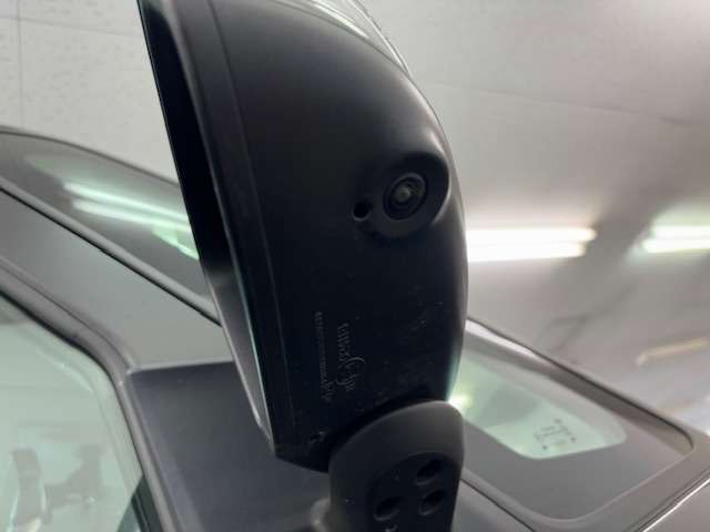 前席にシートヒーター機能が付いており、寒い日も快適に過ごせます。