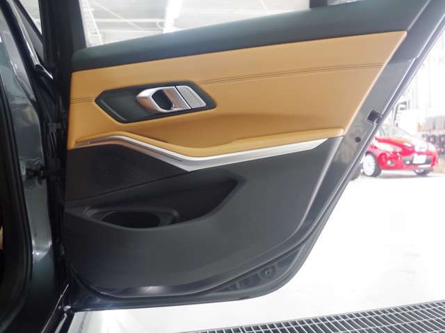 カーセンサーを見て電話しましたとお伝え下さい。078-261-1261までお気軽にお電話下さい。全国納車可能です。納車方法に関してもお気軽にご相談ください。