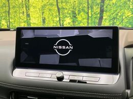 【12.3型メーカー純正ナビ】インテリアに溶け込むスタイリッシュな「専用設計」メーカーナビを装備♪視認性や操作性など基本性能にも優れ、より上質なカーライフをお楽しみいただけます。