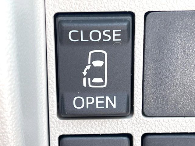 【パワースライドドア】スマートキーや運転席のスイッチでスライドドアの開閉が可能♪電動だから力を入れてドアを開ける必要が無く、小さいお子様でも、重い荷物を持っている時もラクに開け閉めできます♪