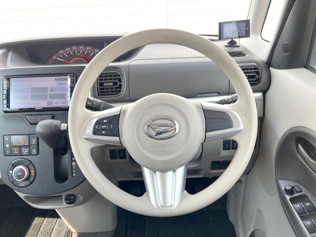 【ステアリングスイッチ】運転中、前方から目線をそらすことなく、オーディオ等の操作が可能な便利機能！安心＆快適なドライブを演出してくれます♪