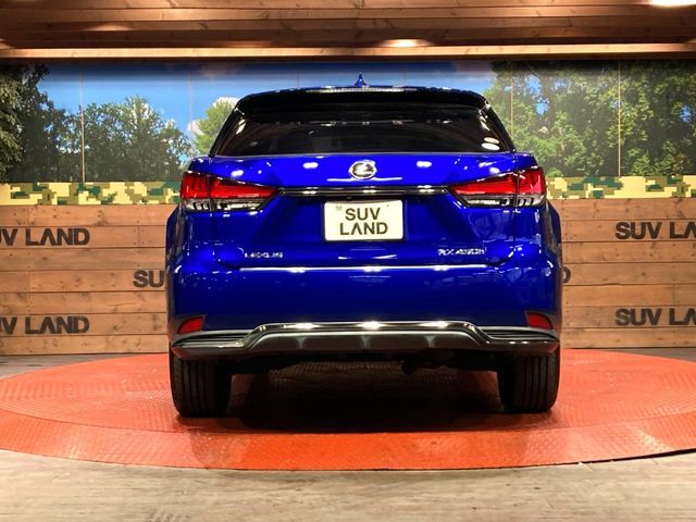 安心の最長10年・走行無制限保証（有償）をご用意。保証内容も充実はもちろん、無料点検＆オイル交換や、年中無休の全国・24時間ロードサービスも付帯されておりますのでご安心下さい。