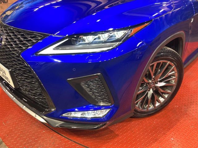 【LEDヘッドライト】悪天候や夜間走行時も良好な視界を確保し安心して運転できる高輝度LEDヘッドライトを装備！点灯速度が早く、消費電力も抑えられています。