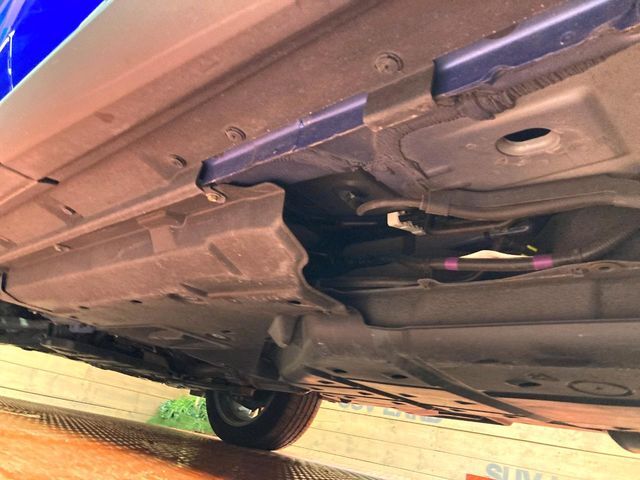 お車を安心してお乗りいただく為には、足回りの定期点検が欠かせません。サービスサポート（有償保証）では無料点検もご提供しており、安心のカーライフをお過ごしいただけるサポート体制が整っています。