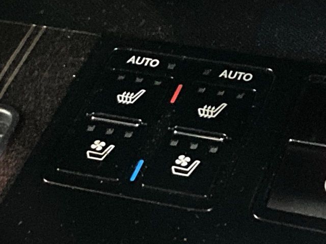 【シートベンチレーション】夏場は涼しい風でお尻や背中の熱やムレを防ぎ、冬はエアコンよりも早く温まってポカポカに！季節を問わず快適に過ごせます。