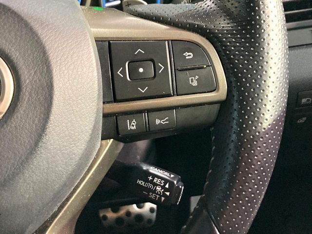 【レーダークルーズコントロール】高速道路での長距離走行が楽に！！自動で速度を保つクルーズコントロールが、衝突軽減システムと連携し、前方の車両を感知して車間を保つように速度調節してくれます！！