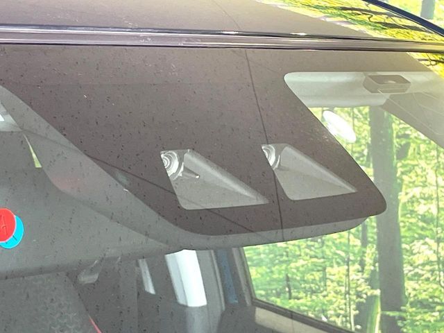 【トヨタセーフティセンス】走行中に前方の車両等を認識し、衝突しそうな時は警報とブレーキで衝突回避と被害軽減をアシスト。より安全にドライブをお楽しみいただけます。