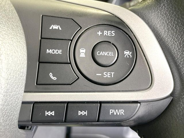 【レーダークルーズコントロール】高速道路での長距離走行が楽に！！自動で速度を保つクルーズコントロールが、衝突軽減システムと連携し、前方の車両を感知して車間を保つように速度調節してくれます！！
