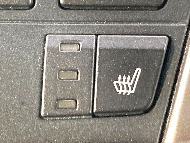 【シートヒーター】寒い日に重宝するシートヒーター！エアコンより早く温まってくれるので寒がりの人も安心ですね♪エアコンの温風は乾燥するから苦手、という方にもをおすすめです。