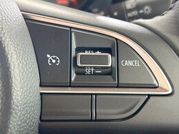 【クルーズコントロール】高速道路もラクラク走行。アクセルを離しても一定速度で走行ができ、長距離運転時の負担を軽減！加速・減速も簡単なスイッチ操作で調整できます。