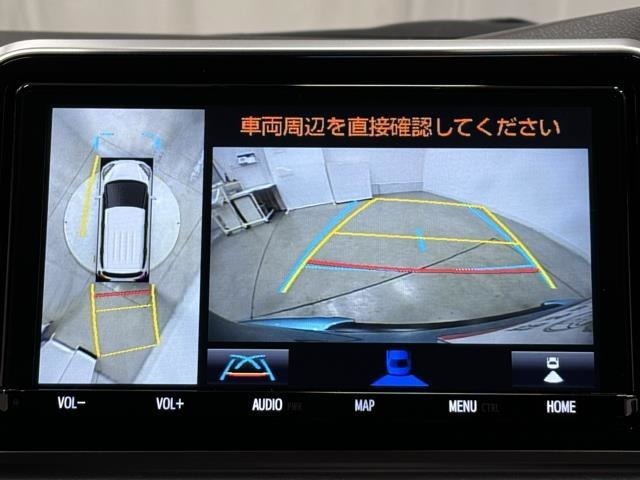 パノラミックビューモニターシステムが付いているので車の上から見た映像が確認できますよ。　一目で車両周辺の情報を確認できますが、直接安全をご確認下さい。