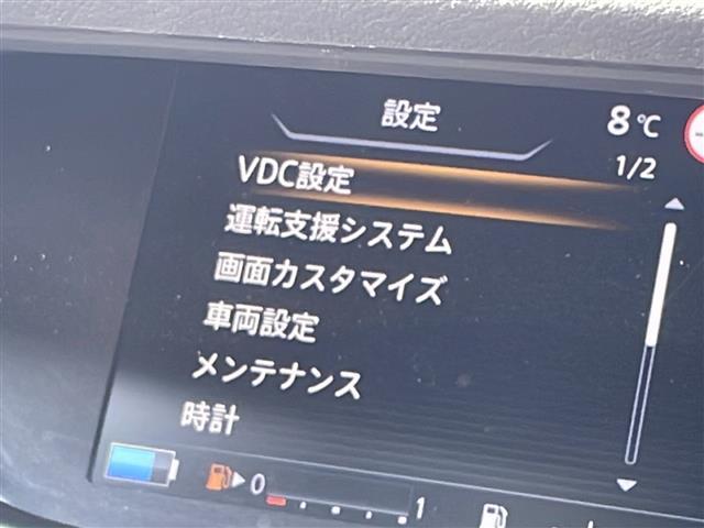 ◆横滑り防止装置◆急なハンドル操作時や滑りやすい路面を走行中に車両の横滑りを感知すると、自動的に車両の進行方向を保つように車両を制御します。