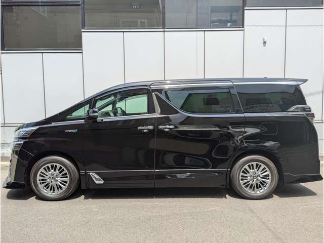 【外装】大変綺麗で艶があります☆後納車時にご希望の方には質感が更に上がるプロが仕上げるコーティング施工も可能です！お気軽にお問い合わせください♪011-861-2077まで☆