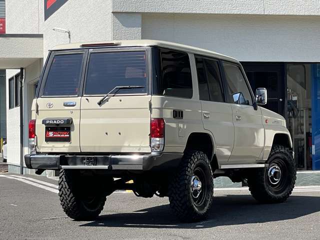 【後ろ】リアビュー！こんな車が前を走っていたら思わず連いて行きたくなりますね☆