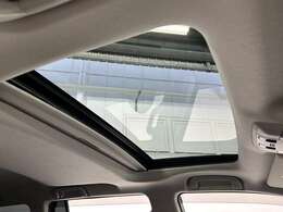 【サンルーフ】車内には爽やかな風や太陽の穏やかな光が差し込みます！！！