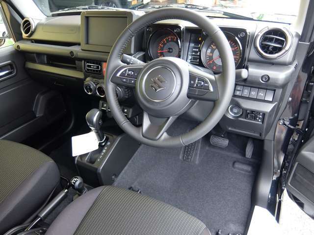 最新4型！リアパーキングセンサー・届出済未使用車/衝突軽減ブレーキ付き車！任意保険が割引対象！/スズキセーフティーサポート付き車/最長5年or10万km保証(登録日より)/全面UVカットガラス/シ-トヒ-タ-/本革ハンドル