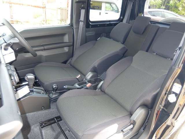 最新4型！リアパーキングセンサー・届出済未使用車/衝突軽減ブレーキ付き車！任意保険が割引対象！/スズキセーフティーサポート付き車/最長5年or10万km保証(登録日より)/全面UVカットガラス/シ-トヒ-タ-/本革ハンドル