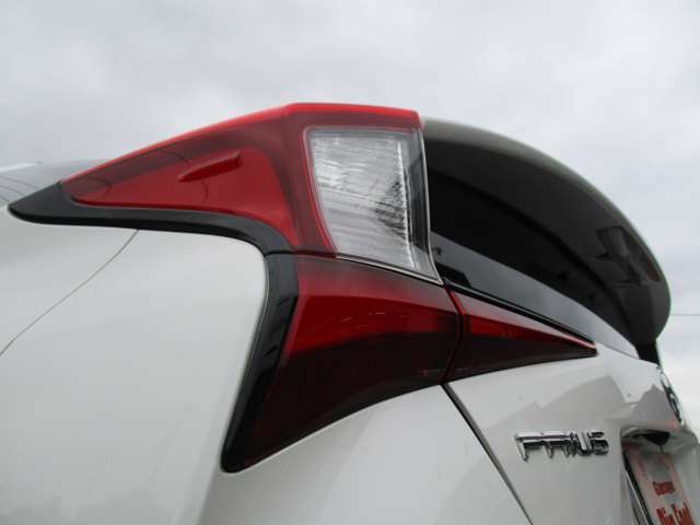 無料保証の他にも走行距離無制限、300項目以上の保証範囲にロードサービスも付帯する365日24時間対応の有償保証も承っております。最長3年まで加入できますので詳しくはスタッフまでお問い合わせください。