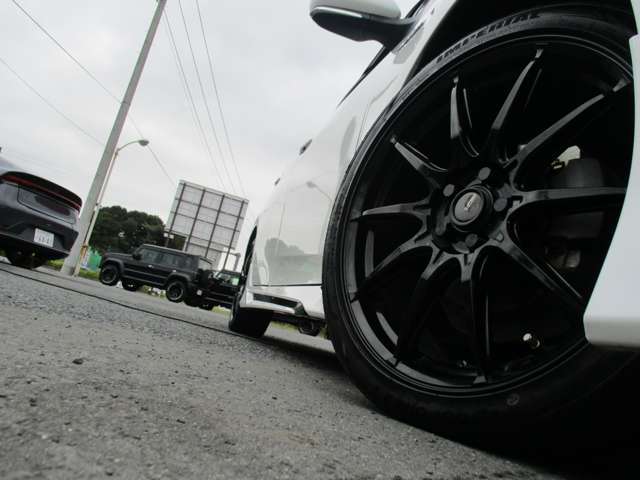 無料保証の他にも走行距離無制限、300項目以上の保証範囲にロードサービスも付帯する365日24時間対応の有償保証も承っております。最長3年まで加入できますので詳しくはスタッフまでお問い合わせください。