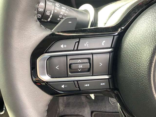 オーディオステアリングスイッチ装備　運転中の音量調整・チャンネル変更可能