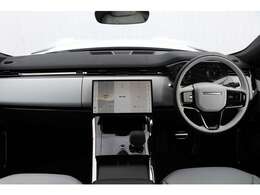 垂直と水平を基調とした伝統的なRANGEROVERのインテリアをシンプルでモダンなデザインで仕上げています。