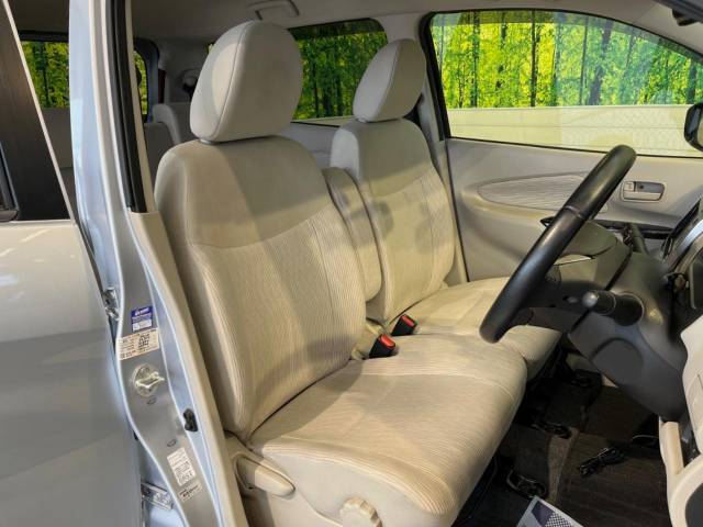 運転席シート廻りは使用感も少なく、良好な状態となっています。前オーナー様が丁寧に使っていたことがよくわかりますね。
