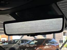 【デジタルインナーミラー】乗員、ヘッドレスト、積載物などでさえぎられがちなルームミラーの後方視界をクリアに保ちます！
