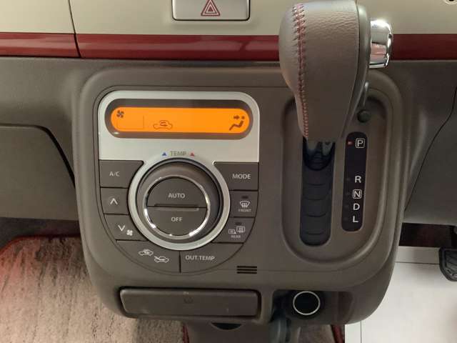 スッキリとしたシフトまわりです。