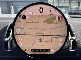 円形有機ELセンターディスプレイ、ミュージックサーバー、Bluetooth、ハンズフリーフォン付。