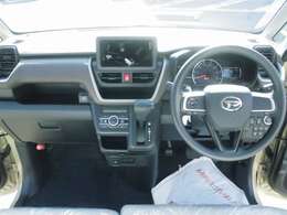 ロードカンパニーでは、仕入れ担当が、良質車を見極め仕入れし御車が入庫後、スタッフが念入りに試乗し当店のチェック項目をクリアした車両だけを丹念に磨き仕上げ展示しています。