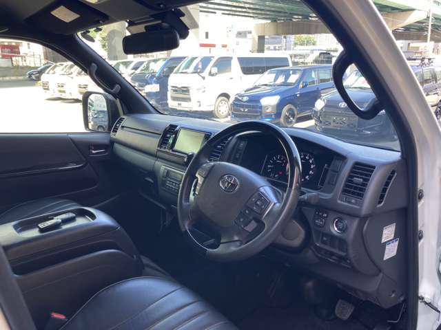 当店の車はルームクリーニング施工済み！納車前には手がけWAX、室内仕上げ清掃で納車をおこなっております！