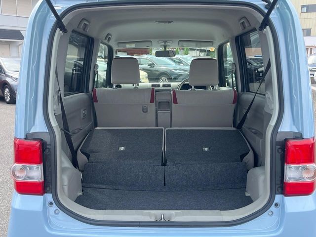 普段のお買い物や通勤、送迎等に十分な荷室スペースを確保しております。セカンドシートを倒すと、大きな荷物の積載も可能です♪