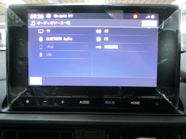 純正メモリーナビのお写真です。ナビ機能は勿論TVなど、装備が多彩なナビとなっております。