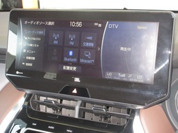 ナビゲーションはトヨタ純正メモリーナビを装着しております。AM、FM、Bluetooth、フルセグTVがご使用いただけます。初めて訪れた場所でも安心ですね！