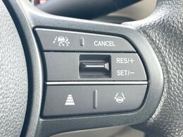 【アダプティブクルーズコントロール】高速道路での長距離走行が楽に！！自動で速度を保つクルーズコントロールが、衝突軽減システムと連携し、前方の車両を感知して車間を保つように速度調節してくれます！！