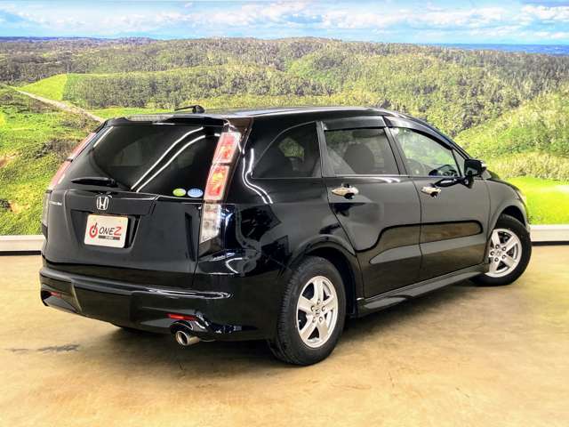 駐車時に後方がリアルタイム映像で確認できます。大型商業施設や立体駐車場での駐車時、夜間のバック時に大活躍です！運転スキルに関わらず、今や必須となった装備のひとつ！