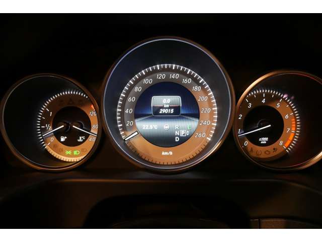 当社では、トータルで安心してお車にお乗り頂くために、自動車保険の取り扱いも行っております。自動車保険募集人資格を持ったスタッフが、いつでもご相談をお受け致します。