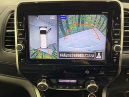 【アラウンドビューモニター】専用のカメラにより、上から見下ろしたような視点で360度クルマの周囲を確認することができます☆死角部分も確認しやすく、狭い場所での切り返しや駐車もスムーズに行えます。