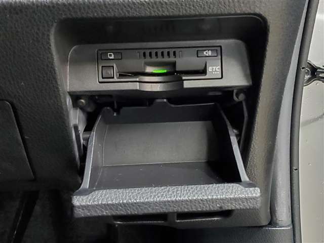 ETC車載器付きです。高速道路の料金所もスムーズに通過できます。