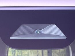 【ホンダセンシング】走行中に前方の車両等を認識し、衝突しそうな時は警報とブレーキで衝突回避と被害軽減をアシスト。より安全にドライブをお楽しみいただけます。