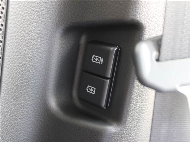 USB入力端子付きです！車の中で携帯の充電が出来ます！