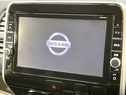 【純正ナビ】人気の純正ナビを装備。オーディオ機能も充実しており、Bluetooth接続すればお持ちのスマホやMP3プレイヤーの音楽を再生可能！毎日の運転がさらに楽しくなります！！