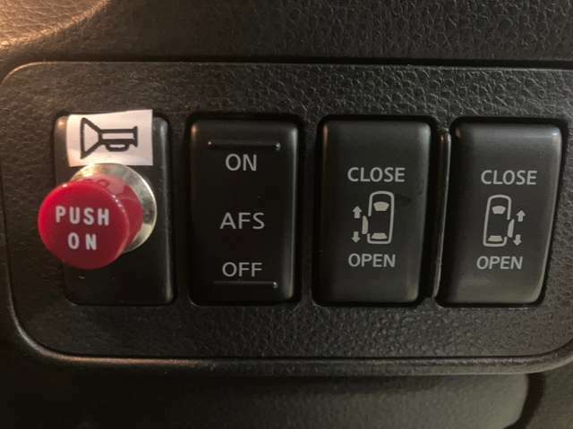 【電動スライドドア】運転席スイッチから左右のドアの開閉が可能♪