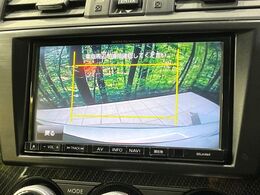 【バックカメラ】駐車時に後方がリアルタイム映像で確認できます。大型商業施設や立体駐車場での駐車時や、夜間のバック時に大活躍！運転スキルに関わらず、今や必須となった装備のひとつです！