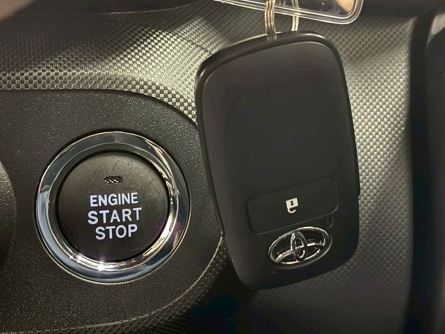 【スマートキー】車内へのアクセスやエンジン始動が楽々に行える今や必須アイテムのキー複製防止の「イモビライザー」まで備わっております。