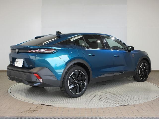 見る角度により印象の変わるお色目